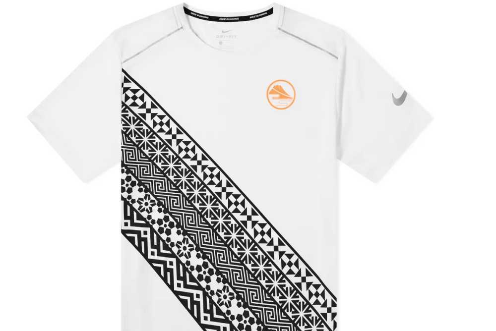 t-shirt bianca dei-fit Nike per correre collezione Ekiden