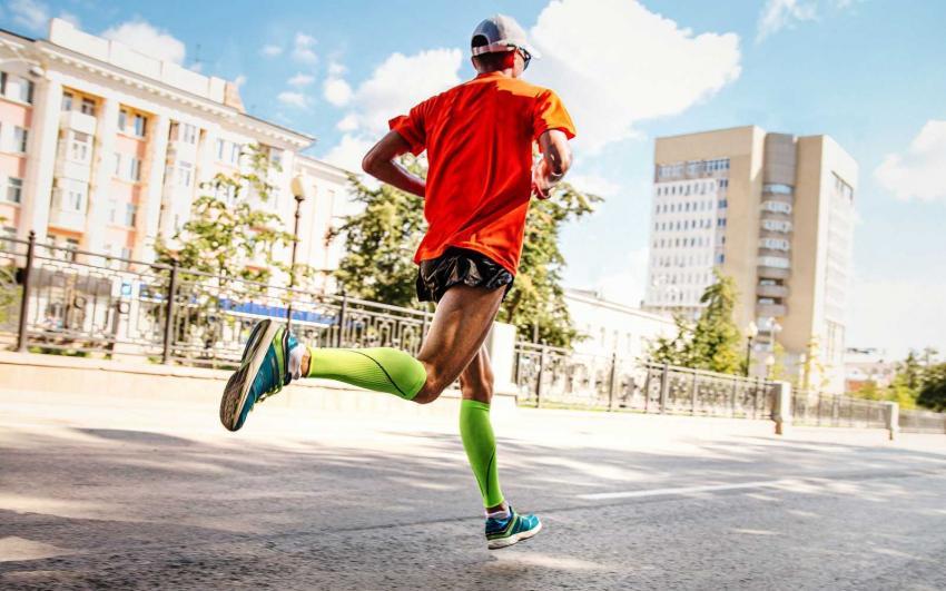 scarpe per camminare e correre