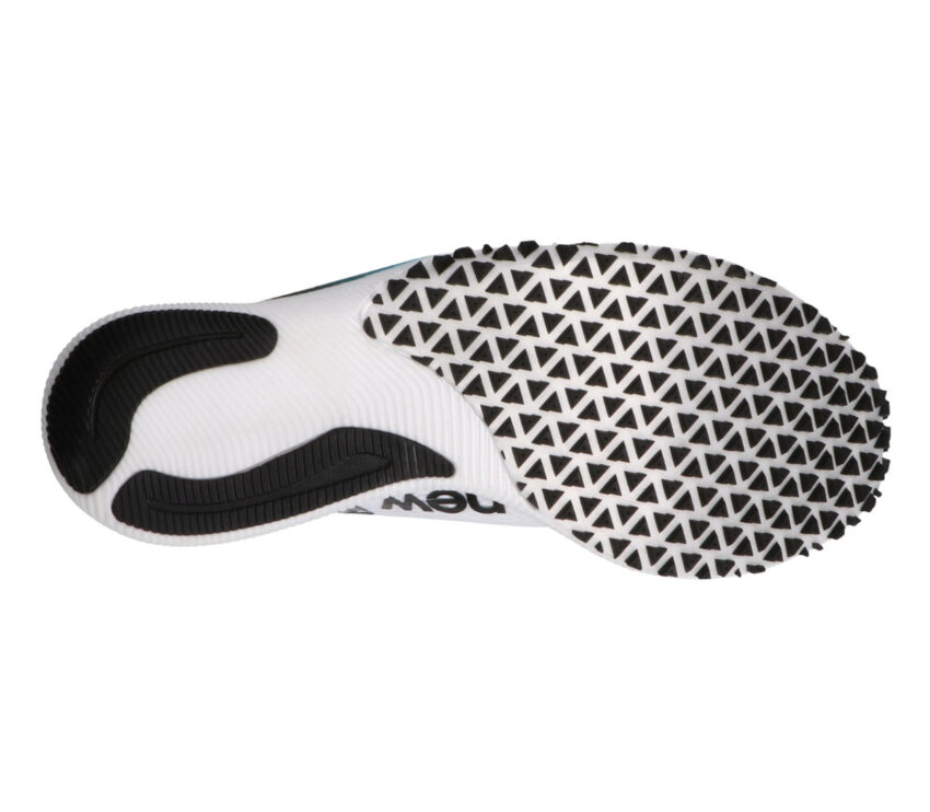 suola scarpa running con suola in fibra di carbonio new balance fuelcell rc elite da uomo bianca e nera