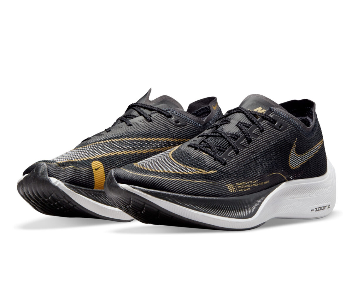 coppia di scarpe da running con carbonio nike vaporfly
