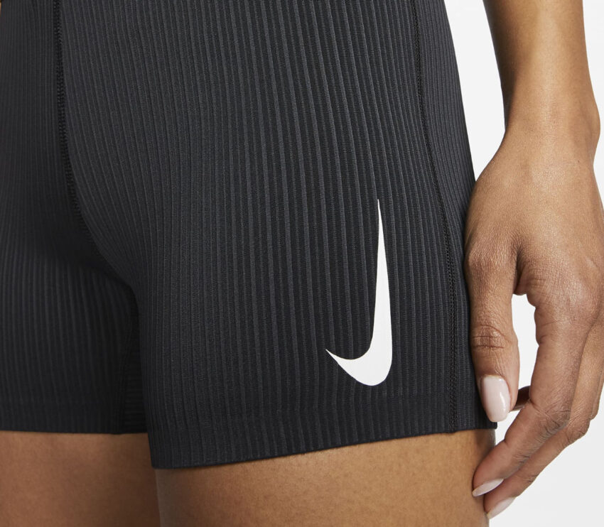 dettaglio shorts da running per donna nike aeroswift nero