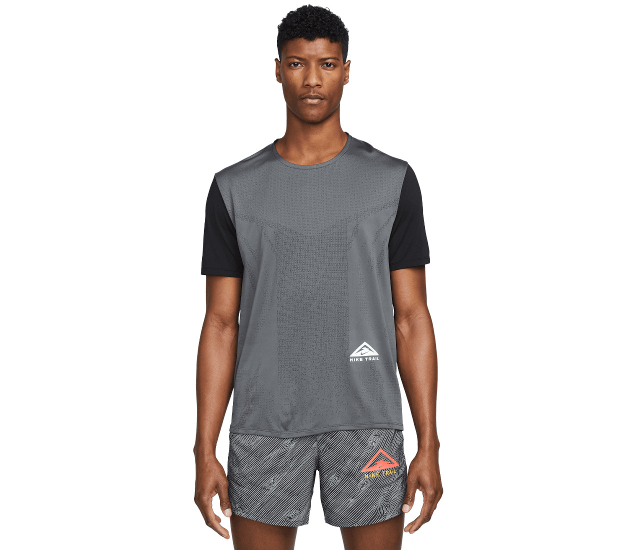 Nike t shirt uomo grigio sale