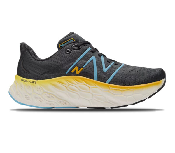 Scarpa New Balance Fresh Foam more v4 uomo nera gialla