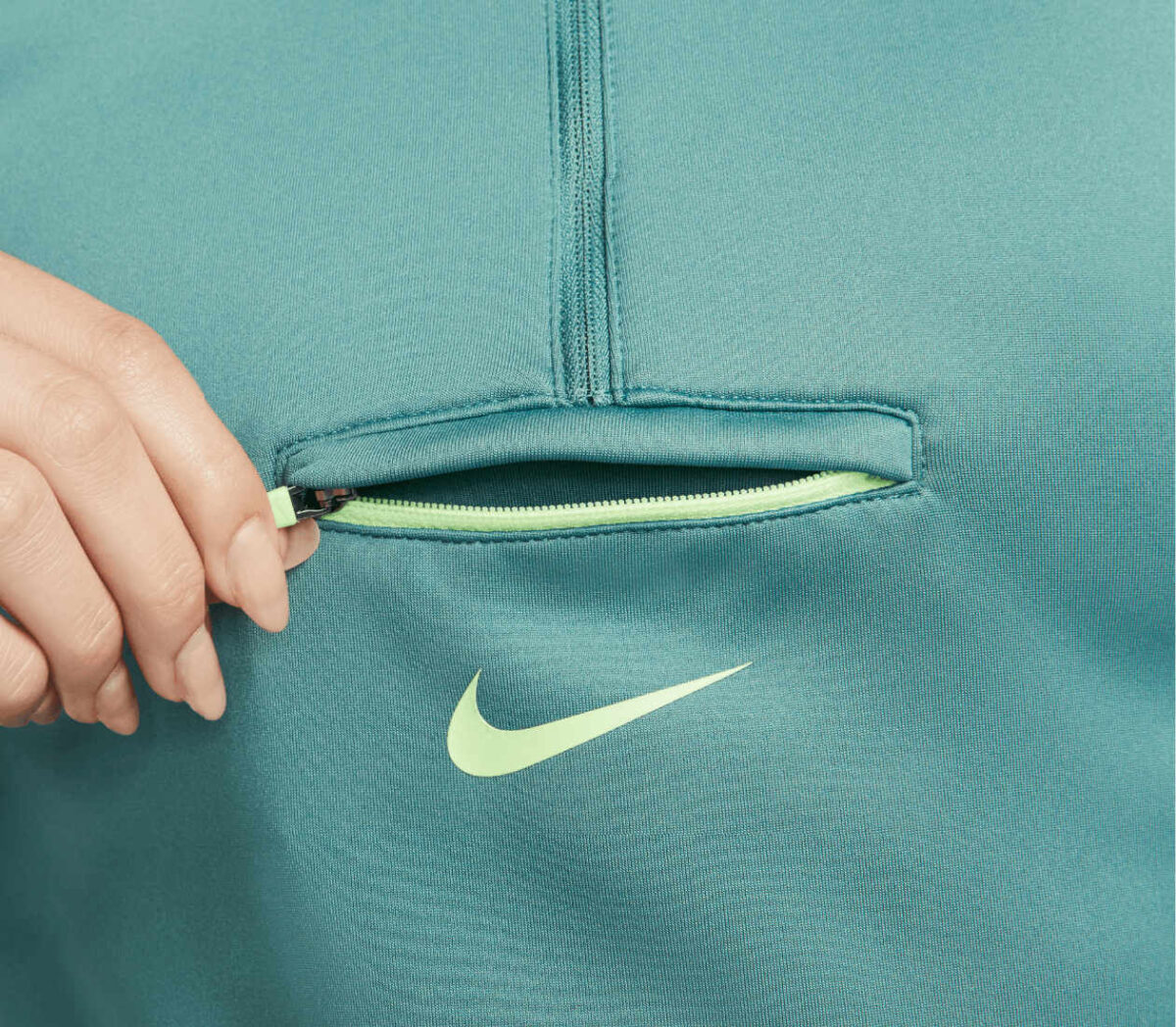 Dettaglio Felpa Nike dri-fit midlayer trail donna celeste