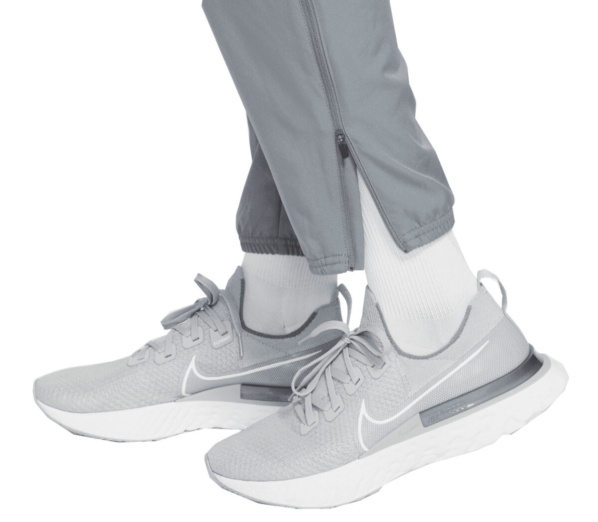 Dettaglio Pantaloni nike dri-fit challenger uomo grigi