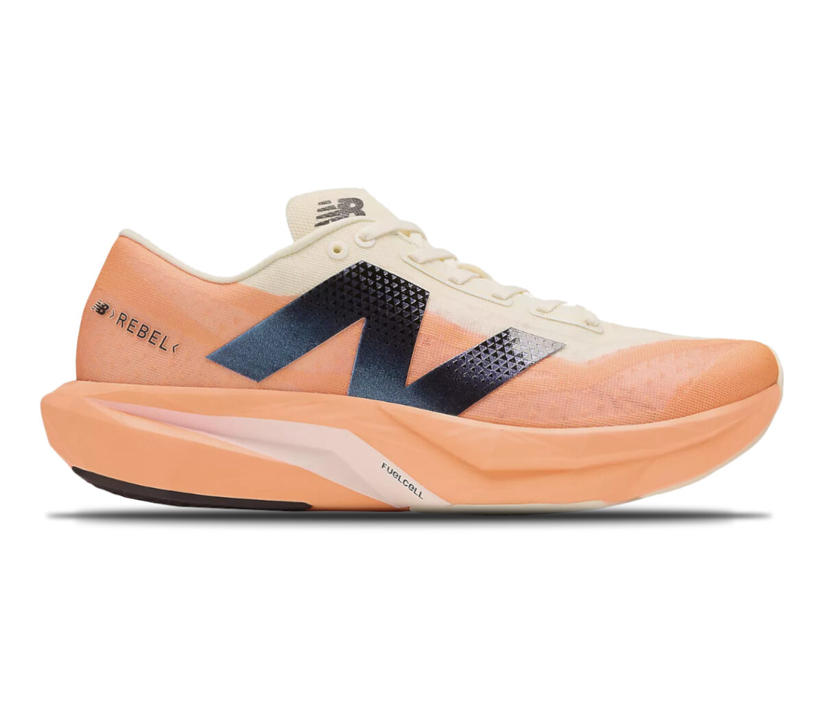 Scarpa New Balance FuelCell Rebel v4 uomo rosa salmone beige