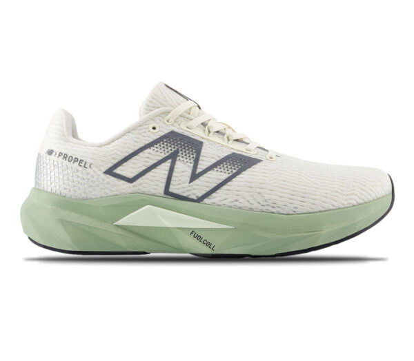 Scarpa New Balance Fuelcell Propel v5 uomo bianco verde