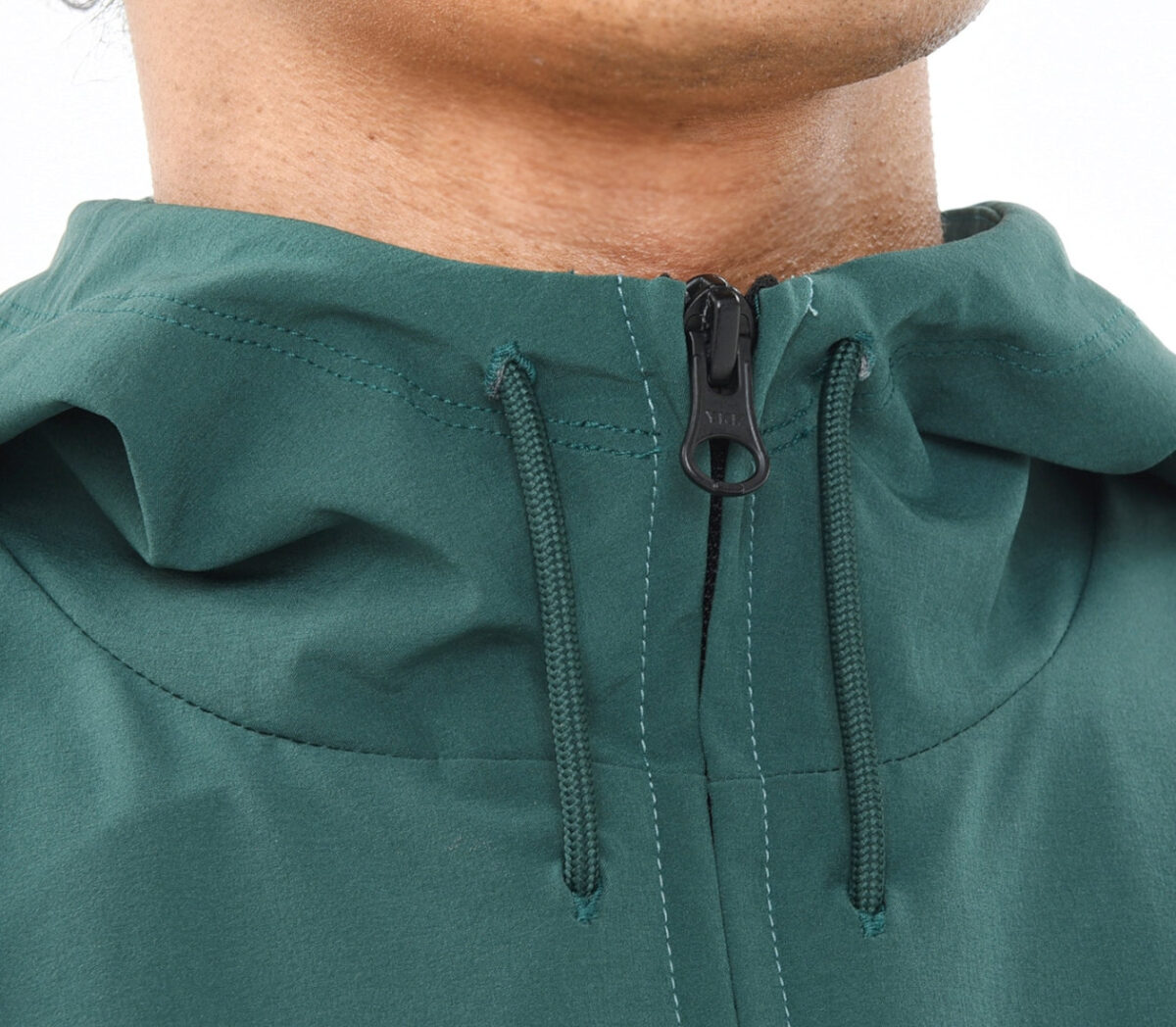 Dettaglio Giacca New Balance Woven Full Zip Jacket uomo verde bosco