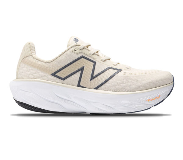 Scarpa New Balance Fresh Foam 1080 v14 uomo Sea Salt con Vintage Indigo e Hot Mango