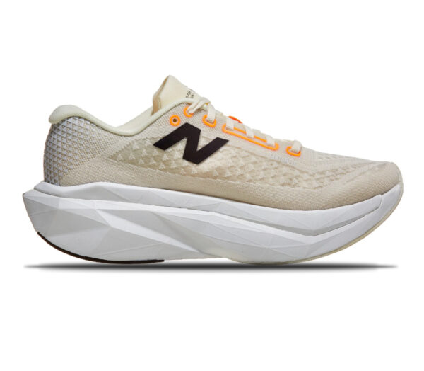 Scarpa New Balance FuelCell SuperComp Trainer v3 uomo beige arancione