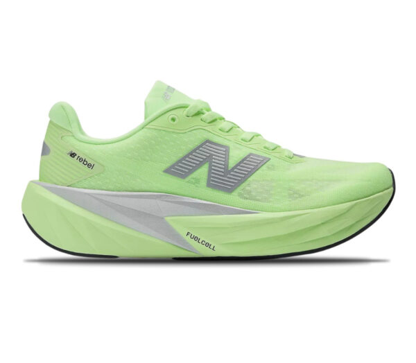 Scarpa New Balance FuelCell Rebel v5 donna Lab Green con Silver Metallic e White