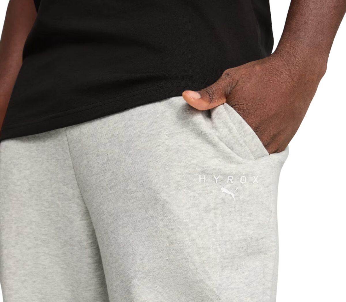 Dettaglio Pantalone Puma x HYROX Fleece Sweatpant uomo grigio chiaro