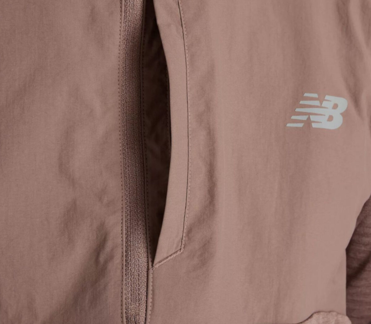 Dettaglio Felpa New Balance Athletics Heat Grid ½ Zip uomo earth shadow heather