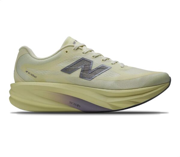 Scarpa New Balance SuperComp Rebel v1 uomo pistachio butter con morel